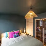 Africa Lodge, Central With Infra-Red Sauna
